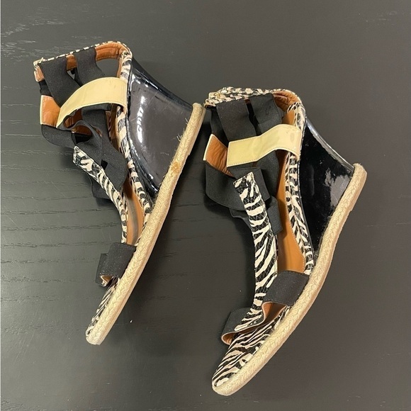 Fendi Carioca Zebra Printed Leather Wedge Sandals - Picture 3 of 12